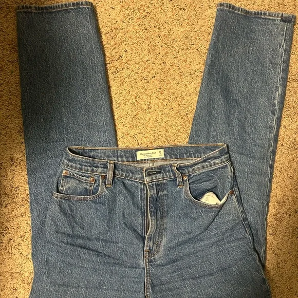A&F Ultra Hi-Rise 90s Straight Jeans - 27L - Picture 2 of 4